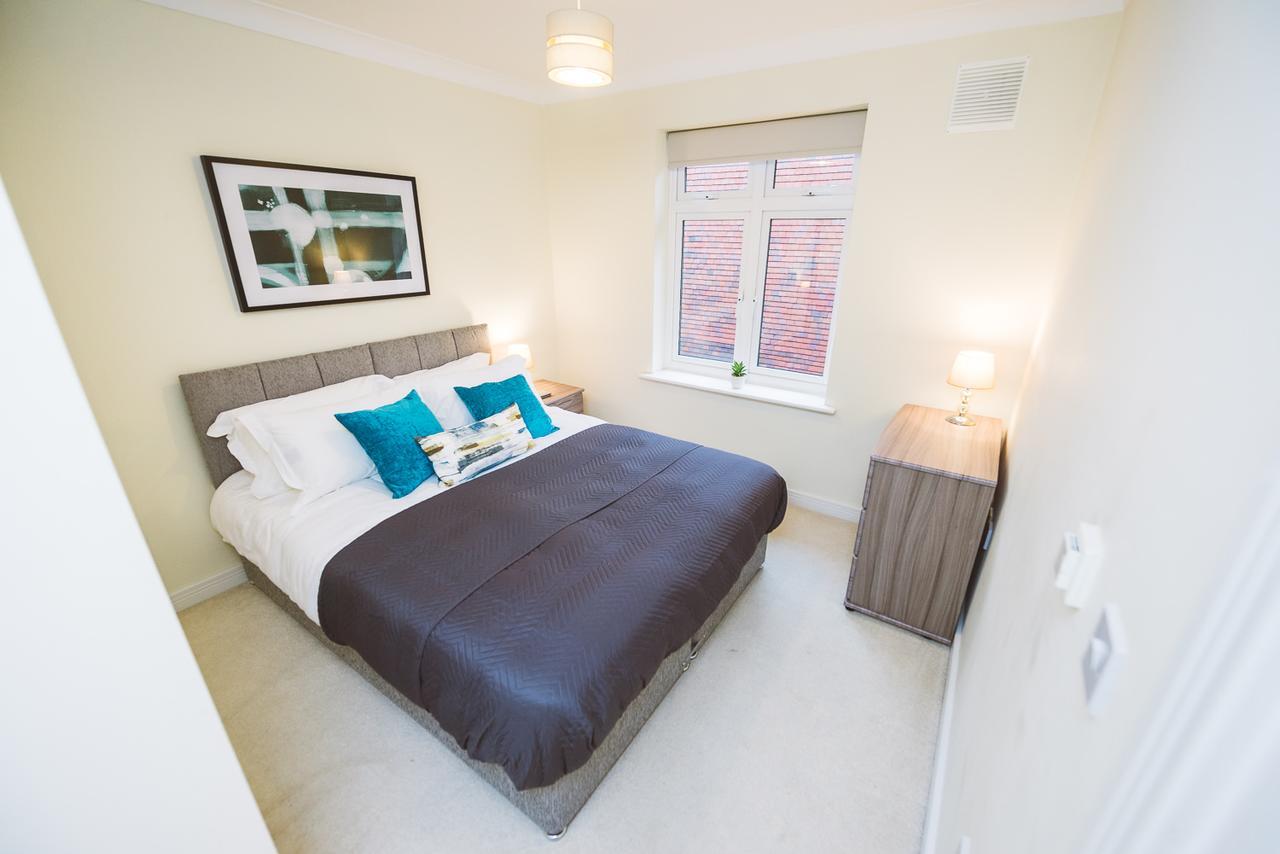 Charming Two Bedroom Apartment With Free Private Parking Leatherhead Zewnętrze zdjęcie